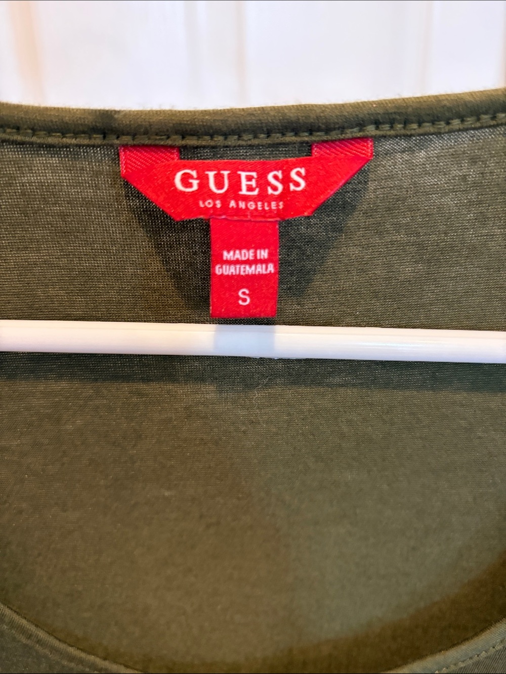 Guess Olive Scoop Neck Pocket Tee - Women's - Picture 5 of 5